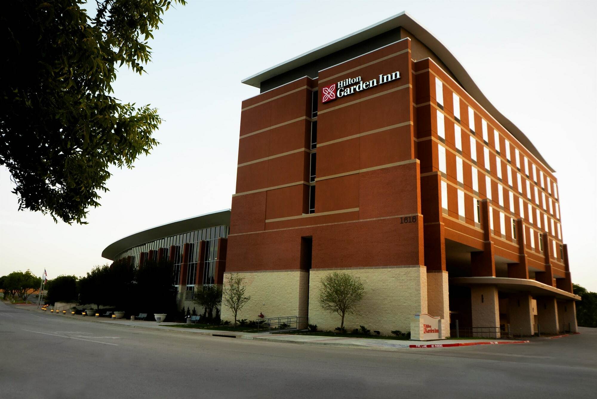 Hilton Garden Inn Dallas At Hurst Conference Center Экстерьер фото